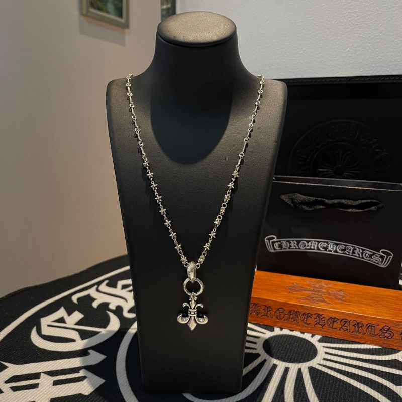 Ch**me He**ts necklaces